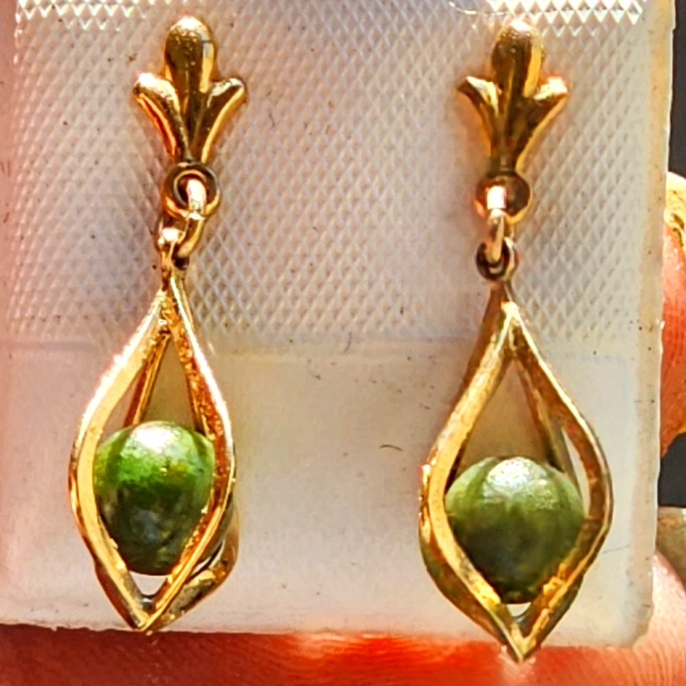 Rare 14k Vintage A & Z Caged Jade Dangle Drop Earrings 3/4in